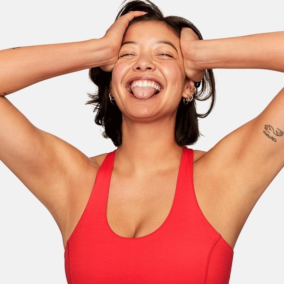 OUTDOOR VOICES cross back sports bra in red. Size XS - Picture 4 of 4